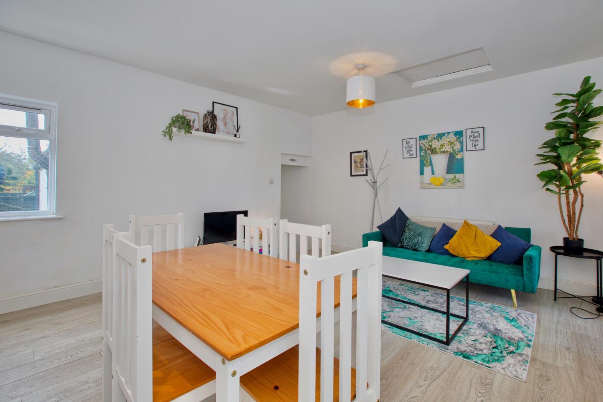 Modern 5-beds - Centre - Free Parking - Temple - By Hinkley Homes Short Lets & Serviced *