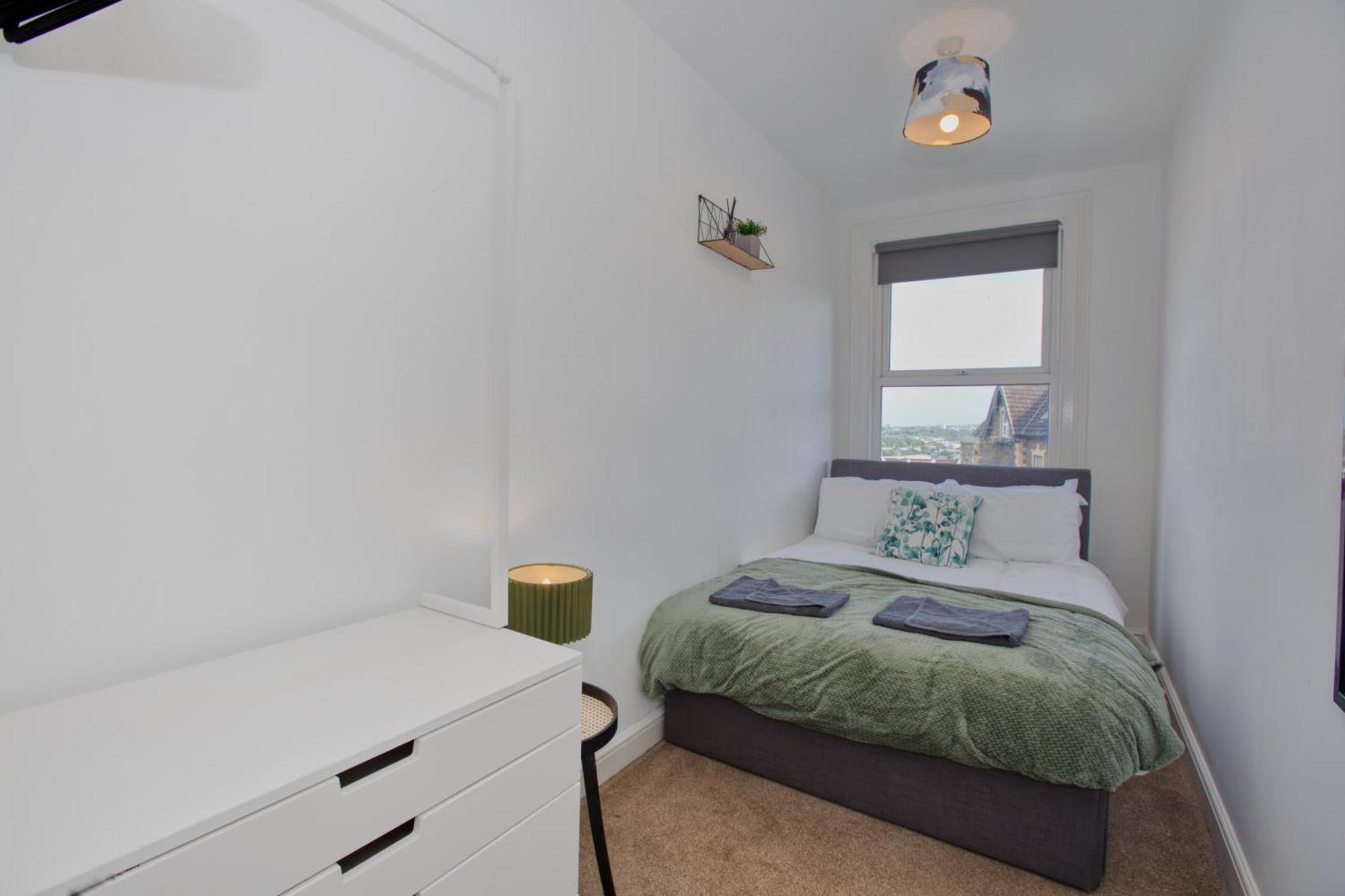 Modern 5-beds - Centre - Free Parking - Temple - By Hinkley Homes Short Lets & Serviced Bristol