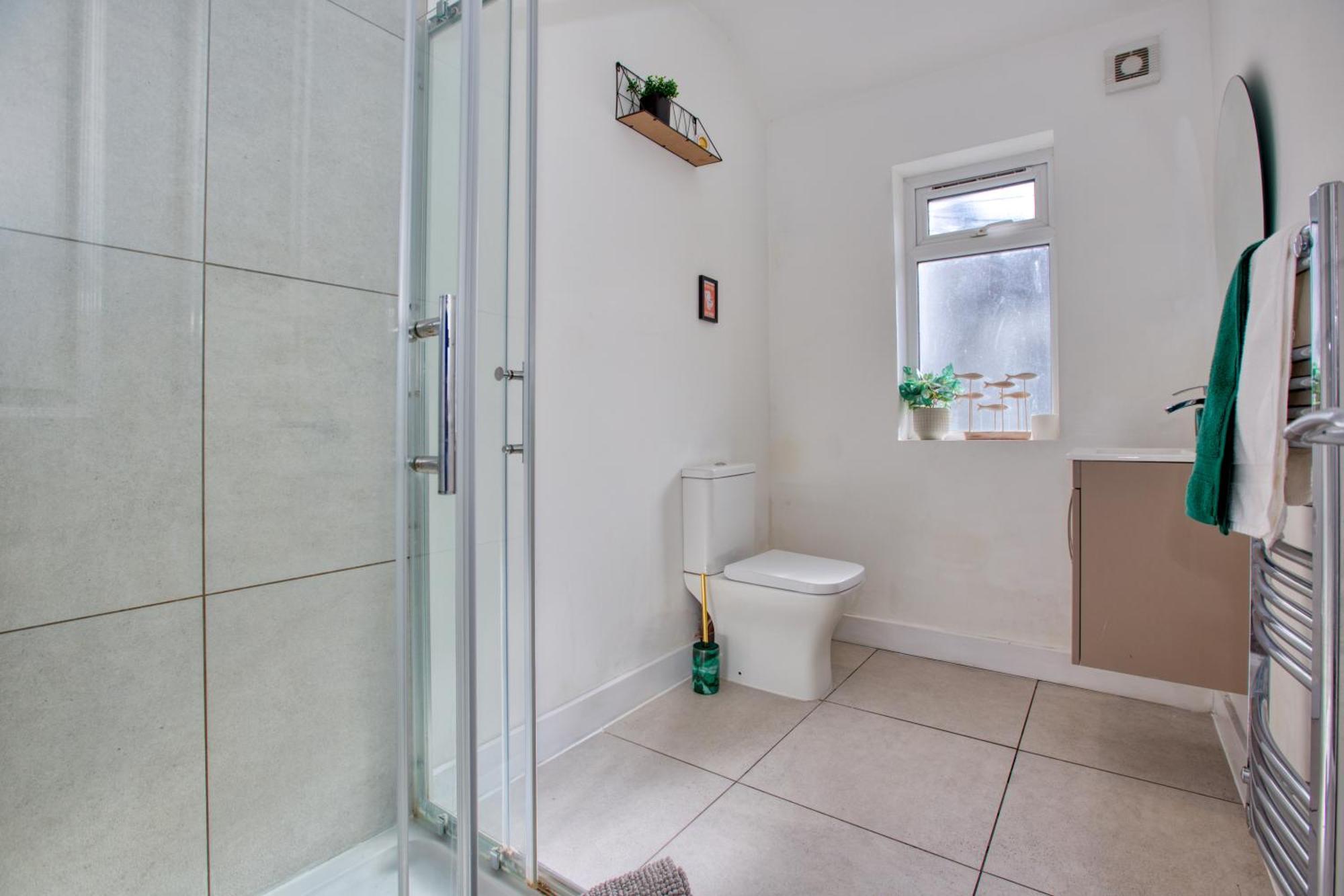 Modern 5-beds - Centre - Free Parking - Temple - By Hinkley Homes Short Lets & Serviced Bristol